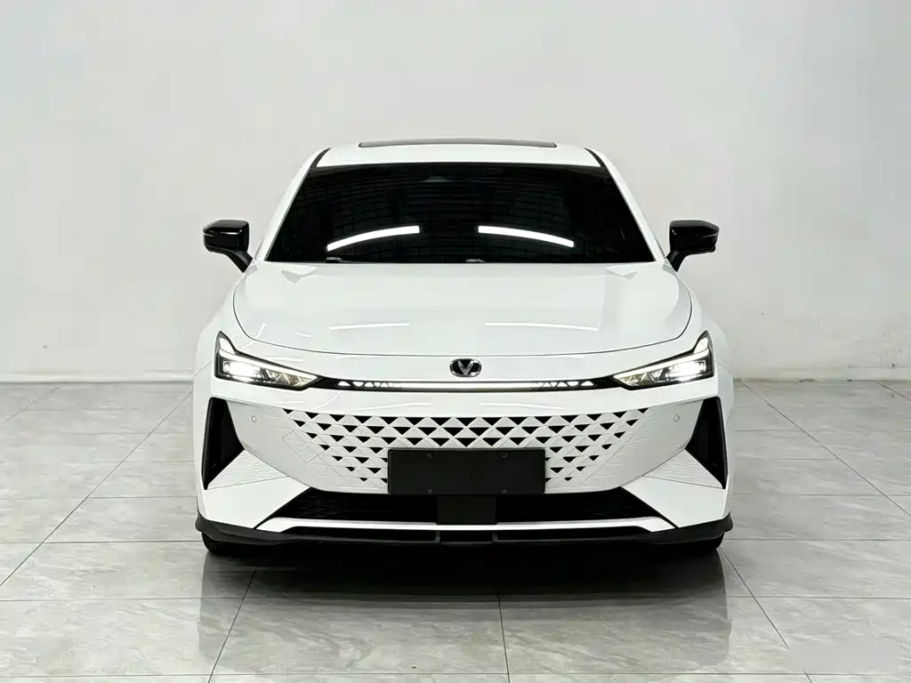 Changan UNI-V iDD — миниатюра 3