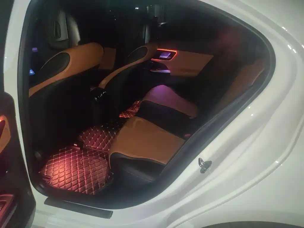 Mercedes-Benz C-Class — миниатюра 13