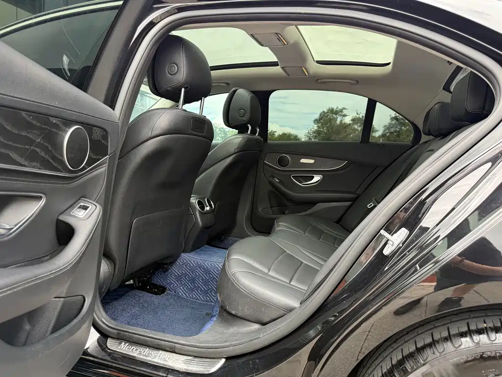 Mercedes-Benz C-Class — миниатюра 6