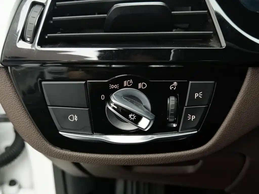 BMW 5 Series — миниатюра 21