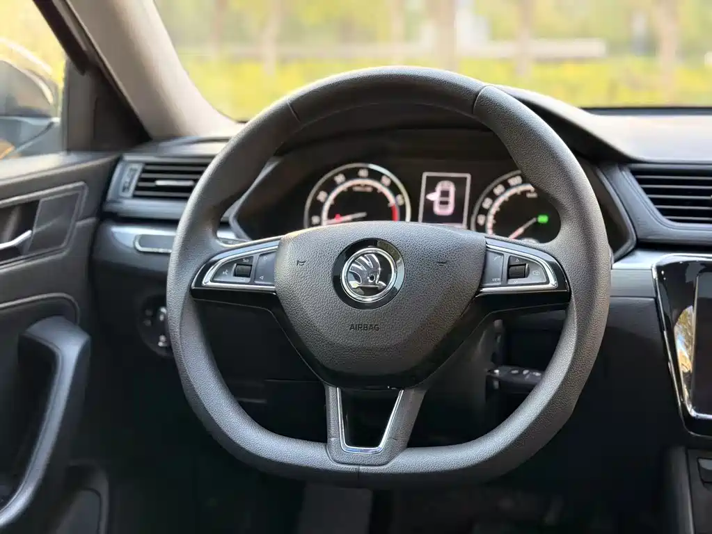 Skoda Superb — миниатюра 21