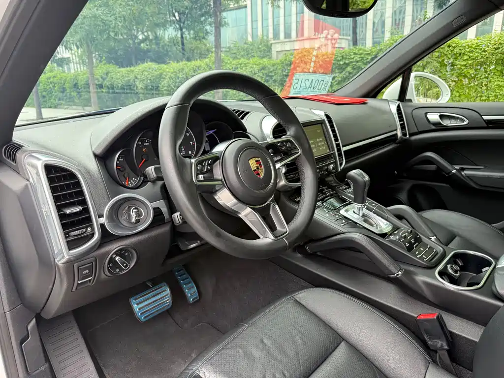 Porsche Cayenne — миниатюра 10