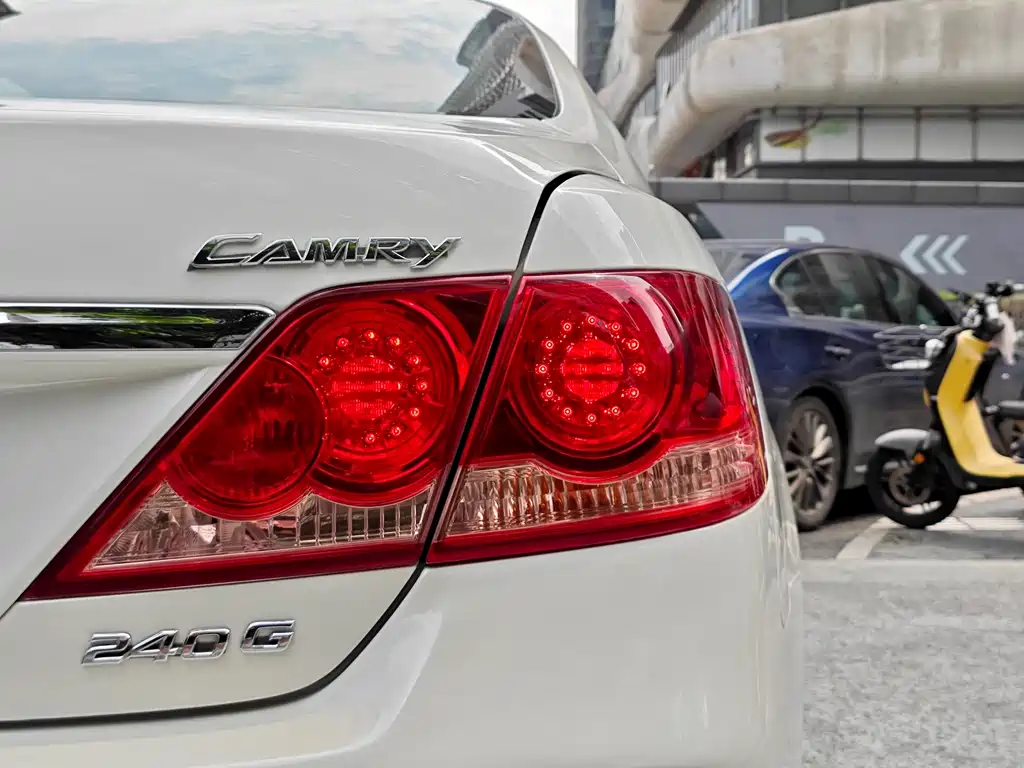 Toyota Camry — миниатюра 9