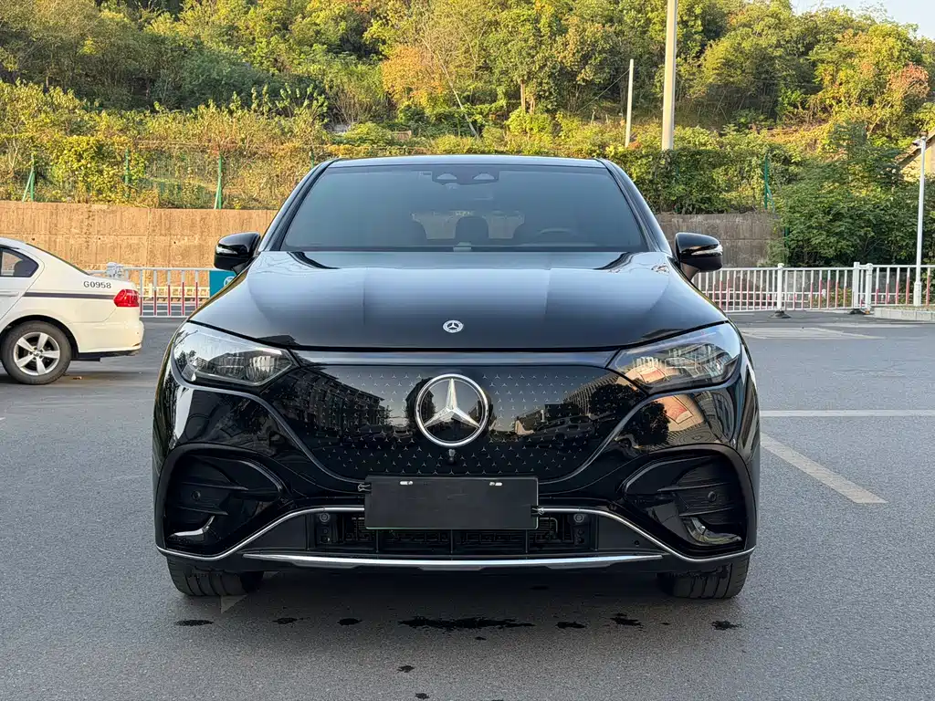 Mercedes-Benz EQE SUV — миниатюра 2