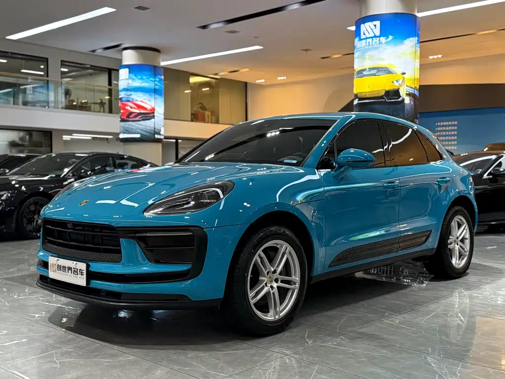PORSCHE MACAN