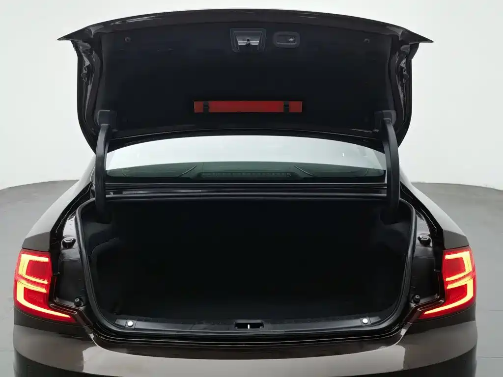Volvo S90 — миниатюра 16