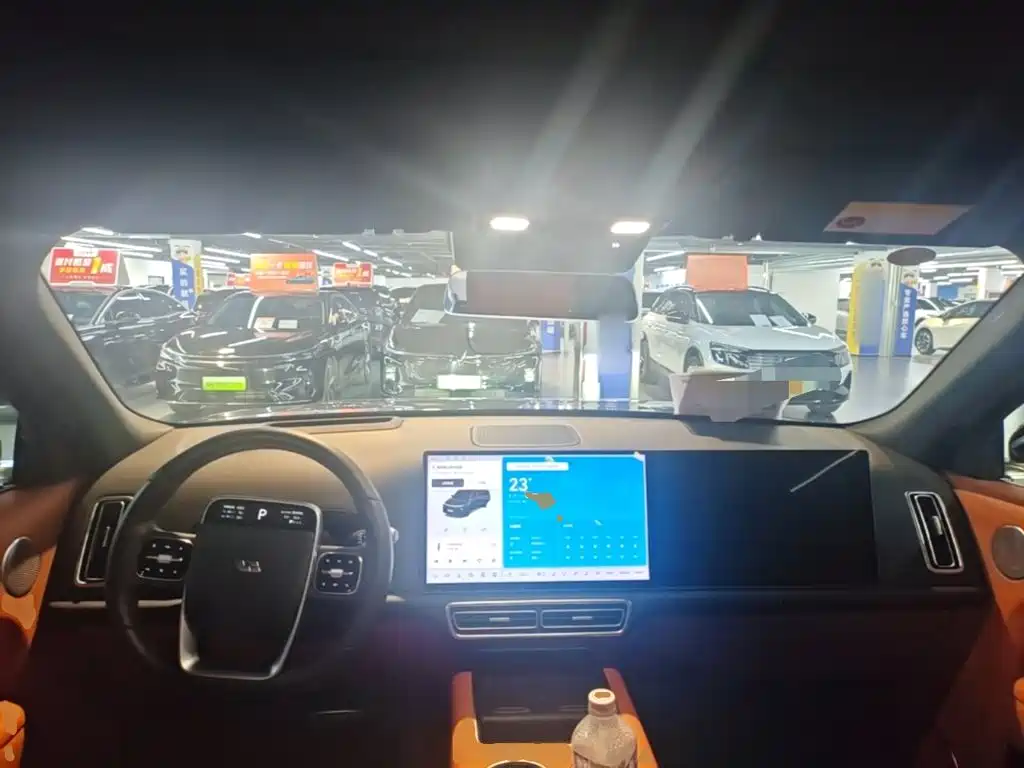 Li Auto Li L8 — миниатюра 10