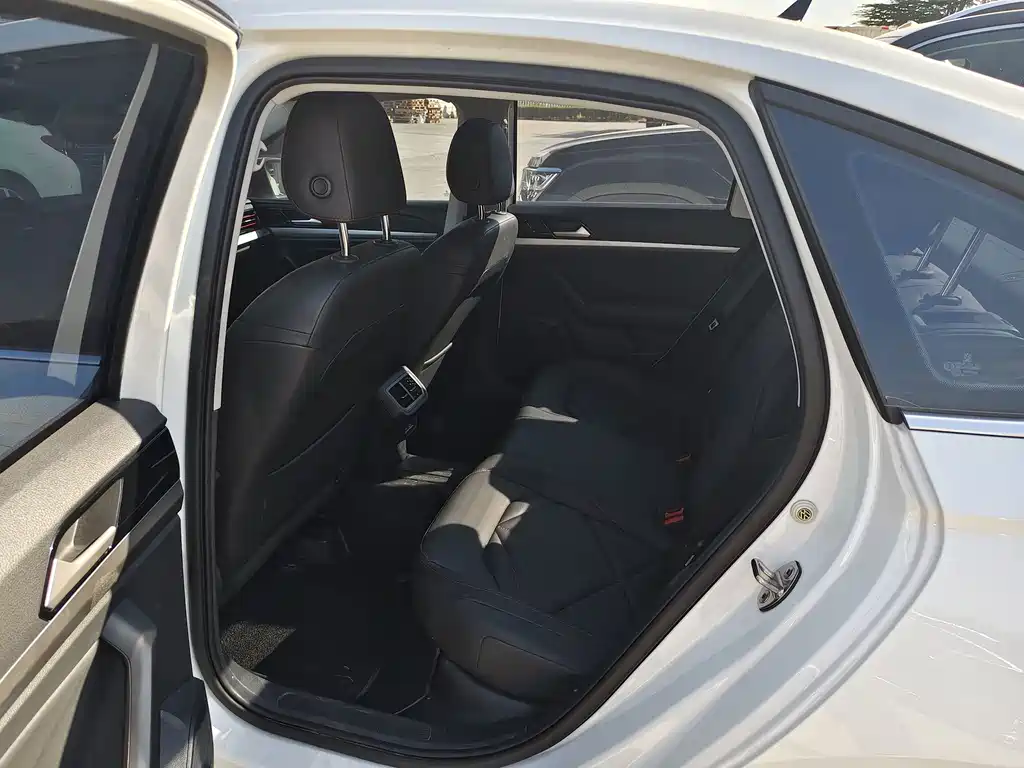 Volkswagen Lavida — миниатюра 6