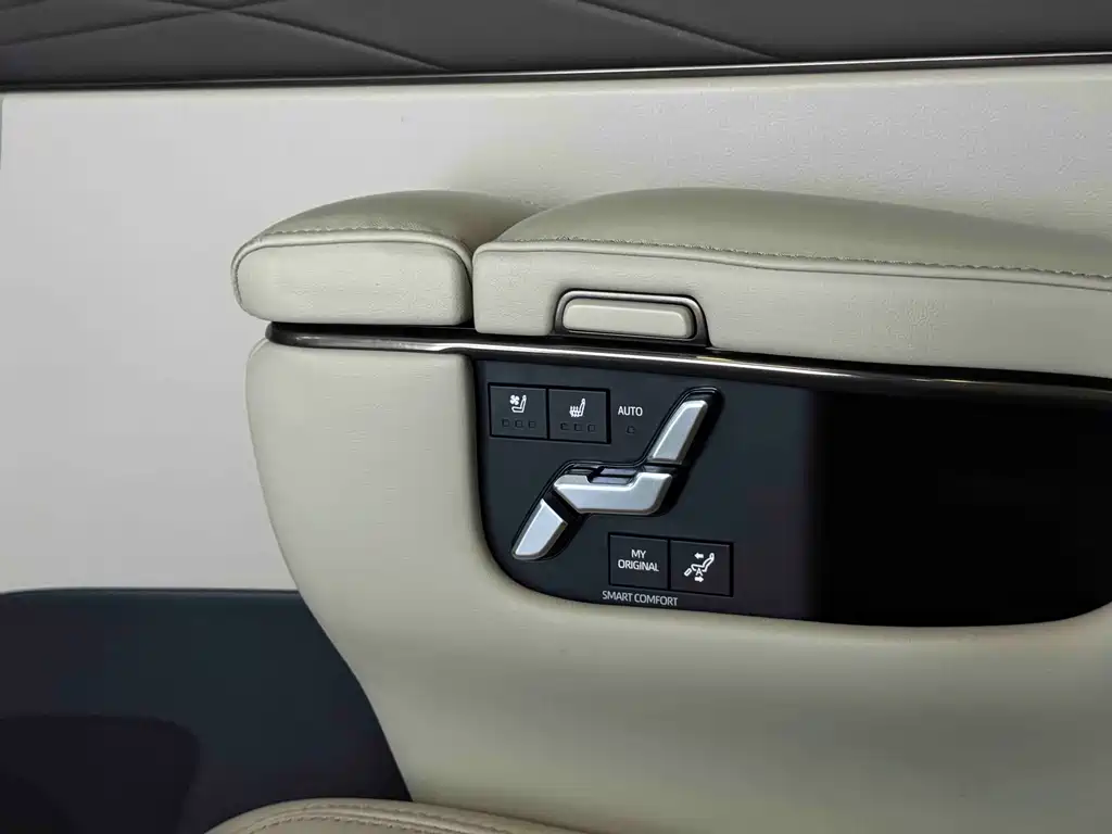 Toyota Alphard — миниатюра 13