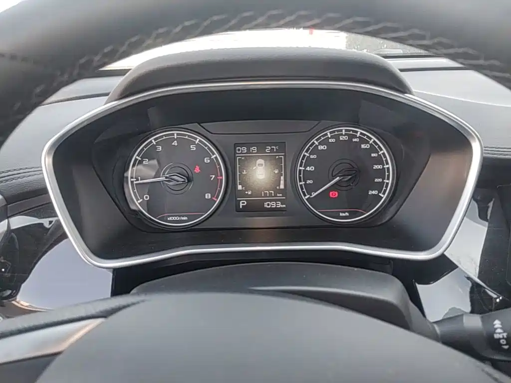 Geely Binyue — миниатюра 12