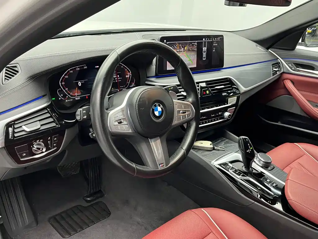 BMW 5 Series — миниатюра 12