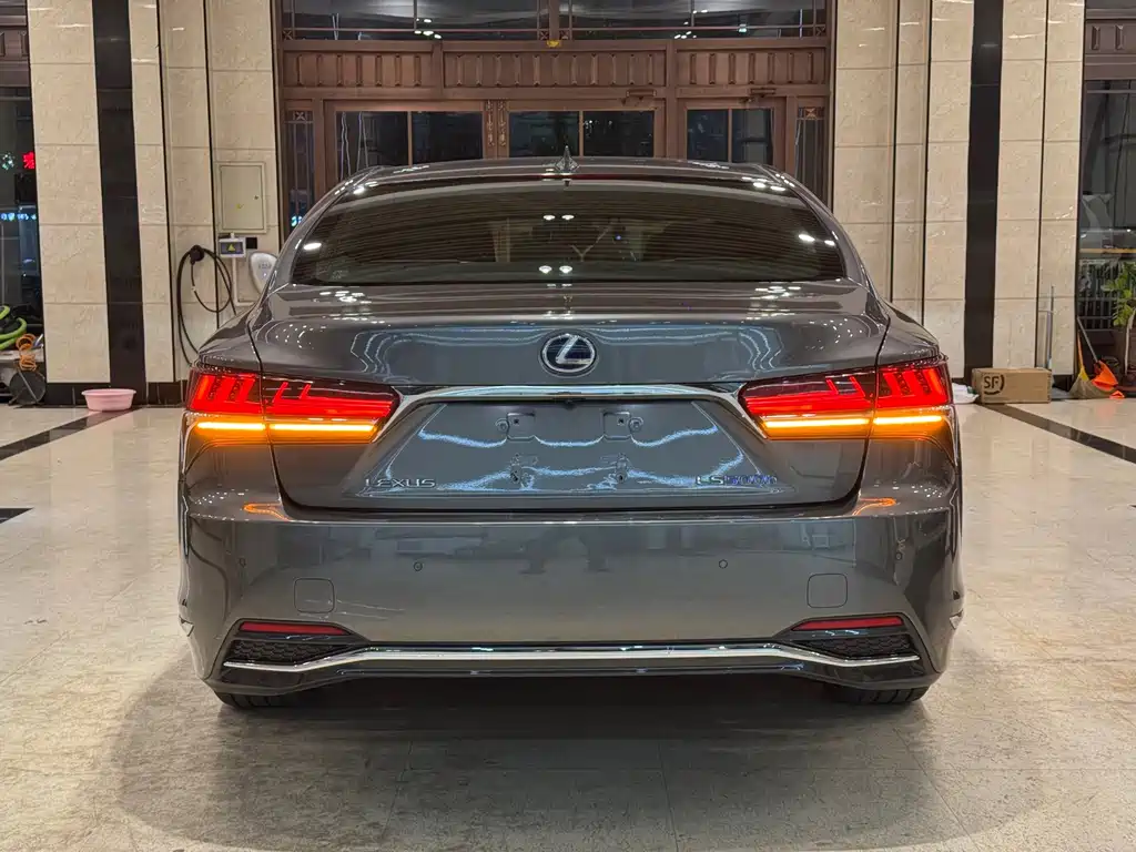 Lexus LS — миниатюра 5