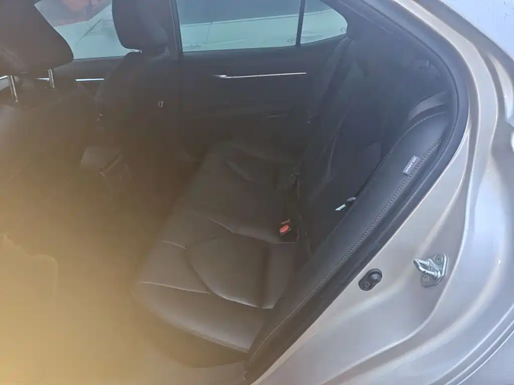 Toyota Camry — миниатюра 17