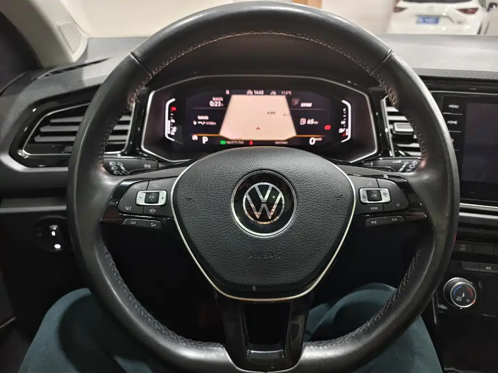 VOLKSWAGEN T ROC EXPLORING SONGS