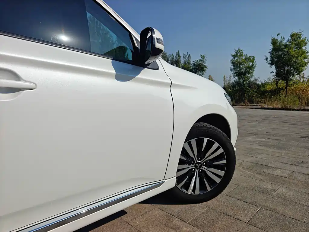 Mitsubishi Outlander — миниатюра 28