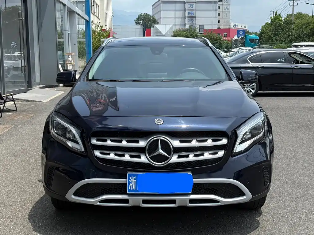 MERCEDES-BENZ  GLA