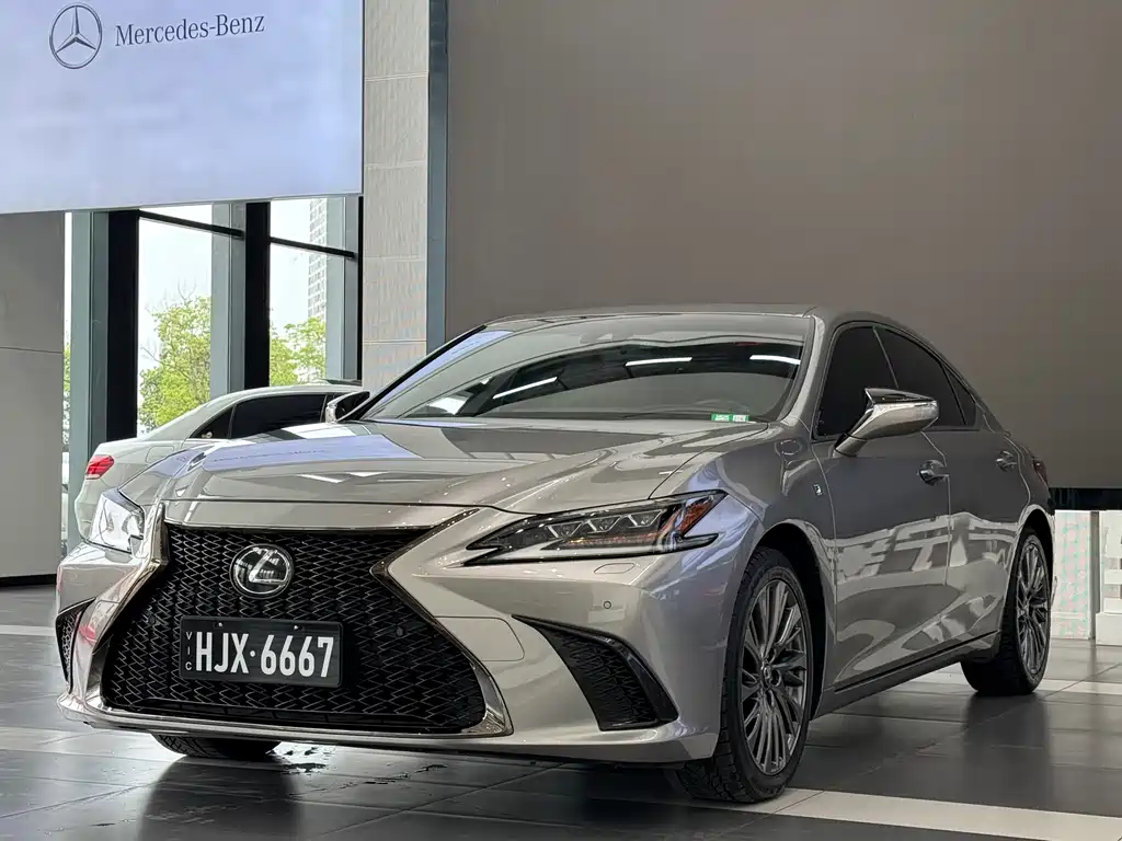 Lexus ES 2020