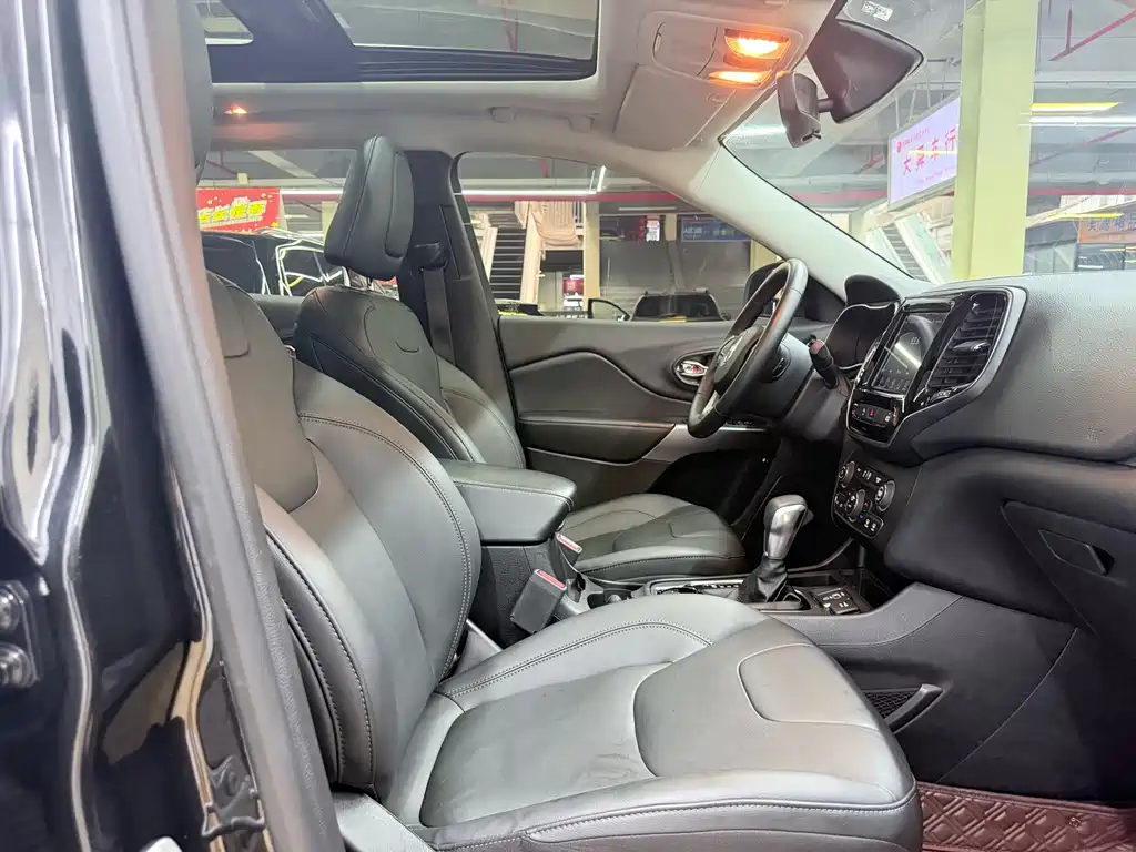 Jeep Cherokee — миниатюра 15