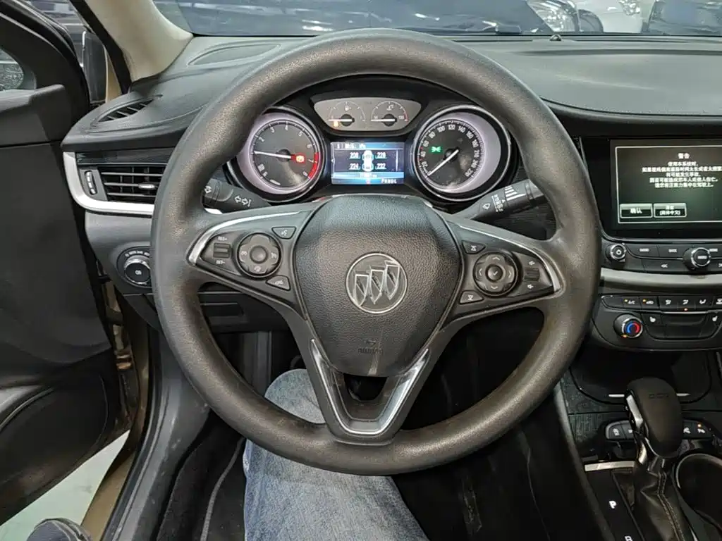 Buick Verano — миниатюра 11