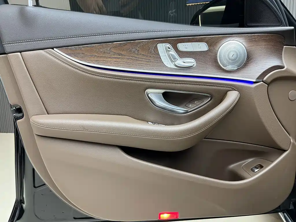 Mercedes-Benz E-Class — миниатюра 8