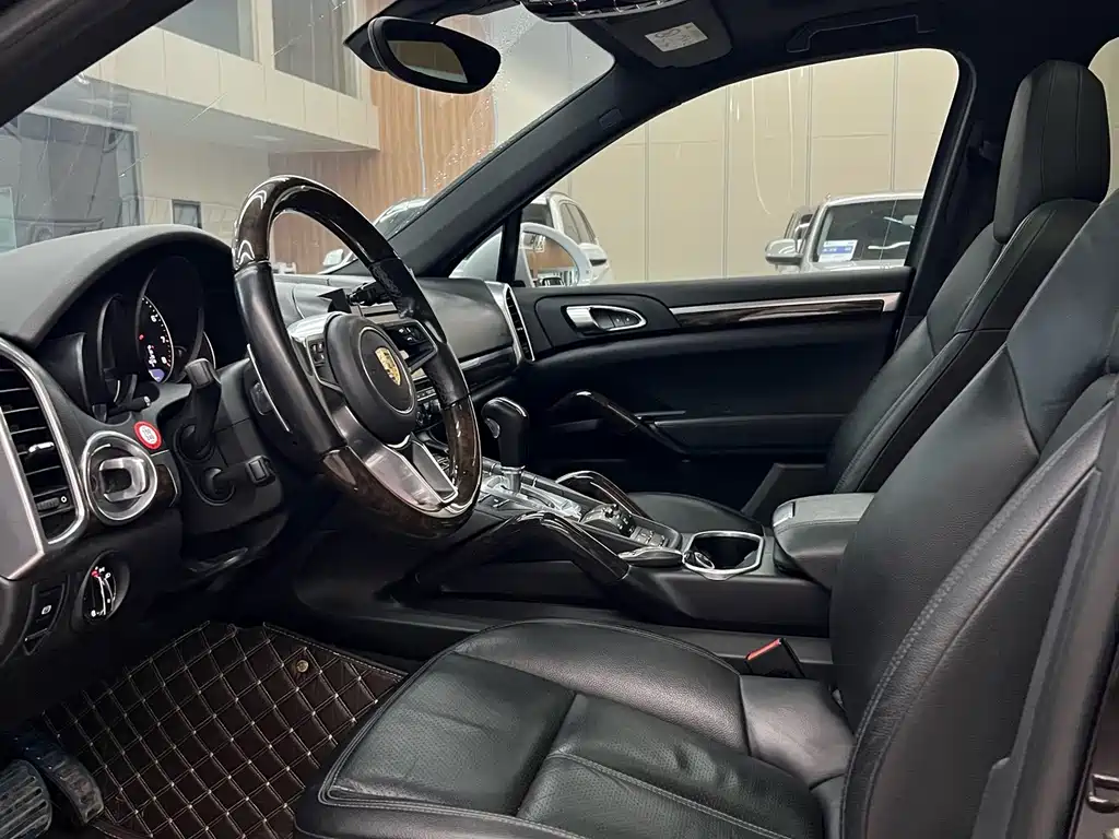 Porsche Cayenne — миниатюра 3