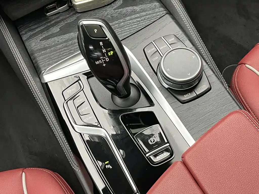 BMW 5 Series — миниатюра 21