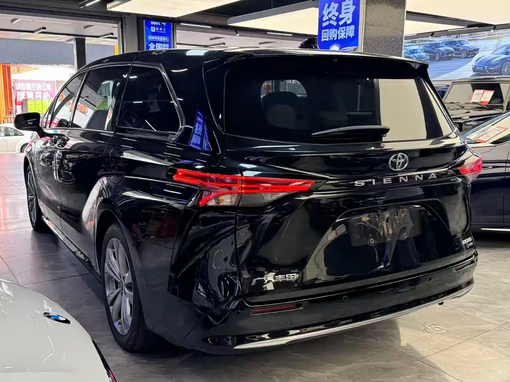 Toyota Sienna — миниатюра 11