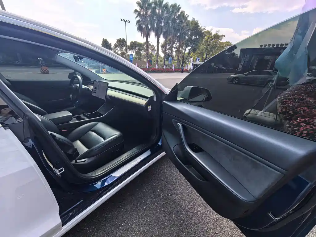 Tesla Model 3 — миниатюра 7
