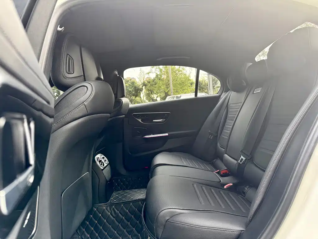 Mercedes-Benz C-Class — миниатюра 17