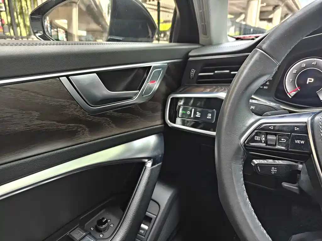 Audi A6L — миниатюра 10