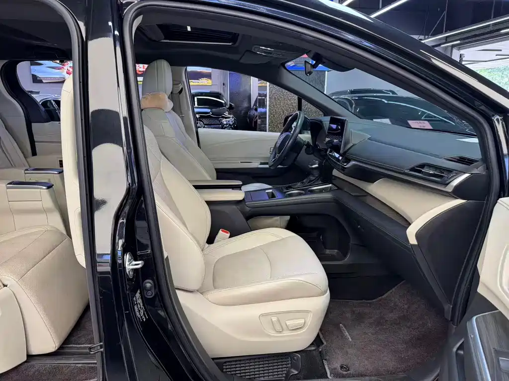 Toyota Sienna — миниатюра 6