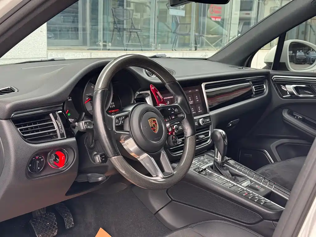 Porsche Macan — миниатюра 9