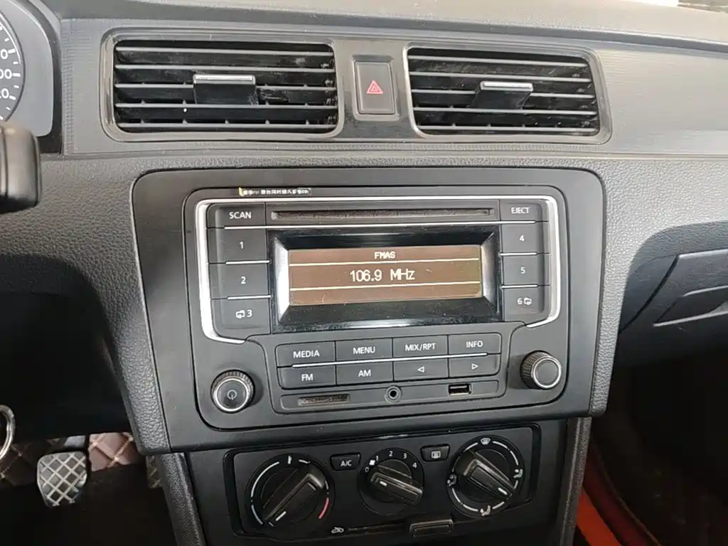 Volkswagen Santana — миниатюра 13