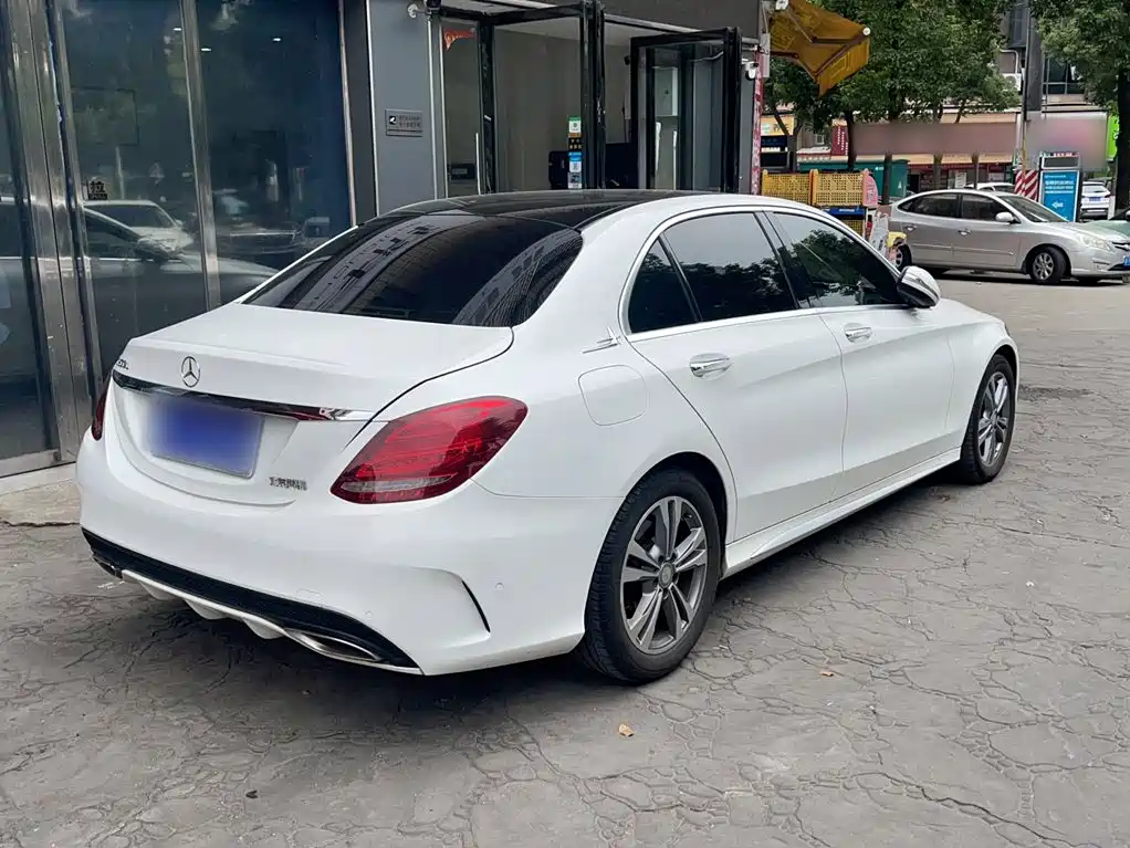 Mercedes-Benz C-Class — миниатюра 11