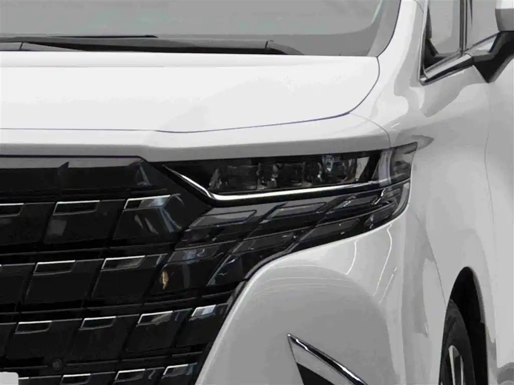 Toyota Alphard — миниатюра 3