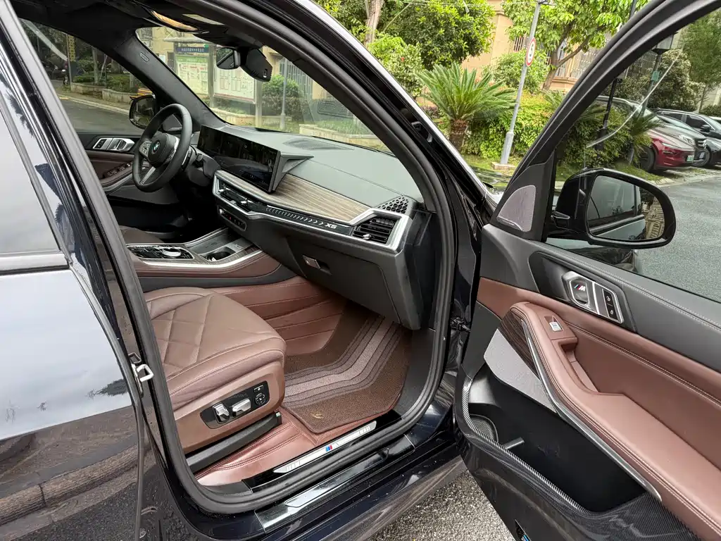BMW X5 2023 xDrive 40Li M Sport