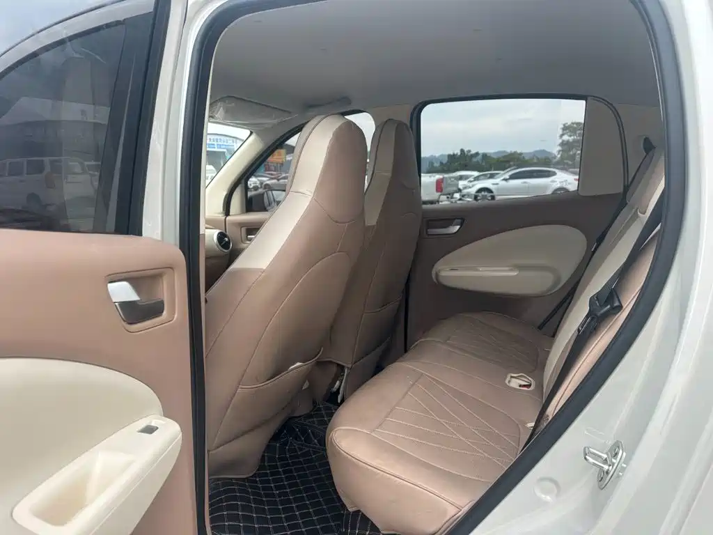 Wuling MINIEV — миниатюра 9