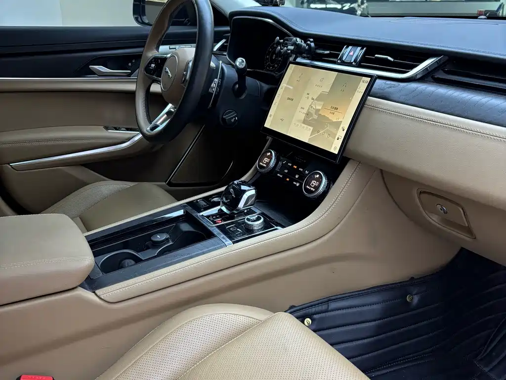 Jaguar XFL — миниатюра 6