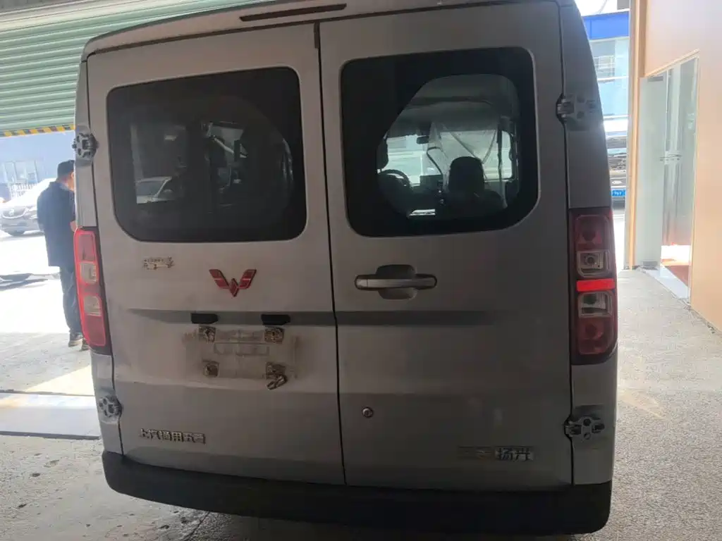 Wuling Yangguang — миниатюра 6
