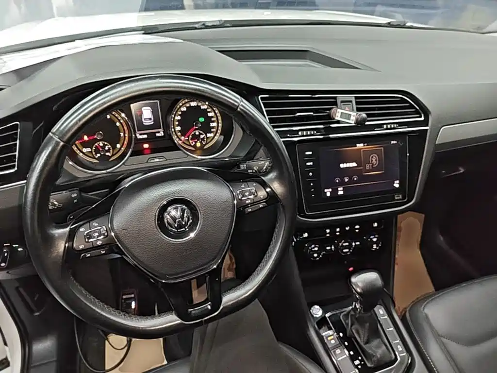 Volkswagen Tiguan L — миниатюра 10