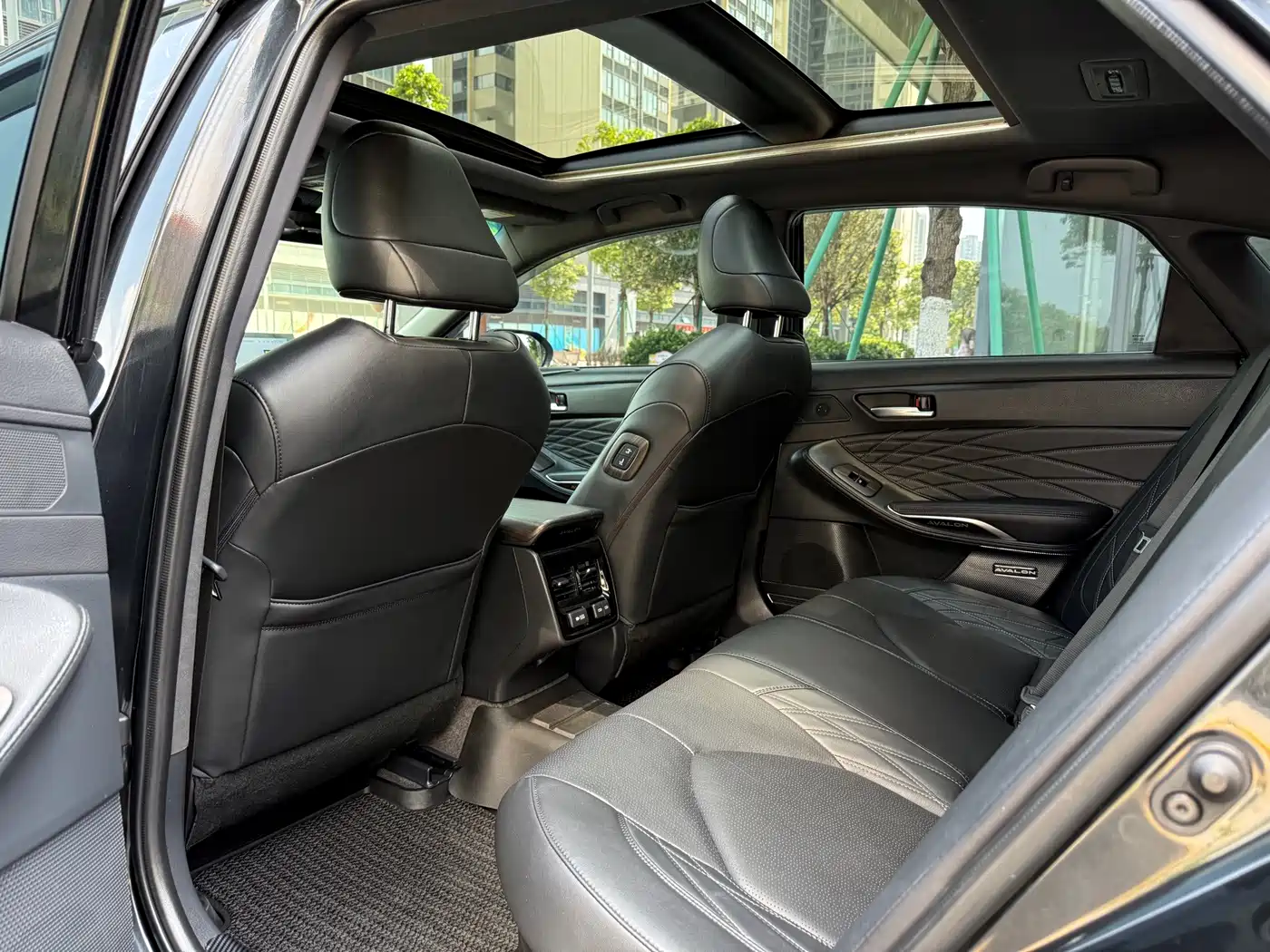 Toyota Avalon 2023 Черный из Китая