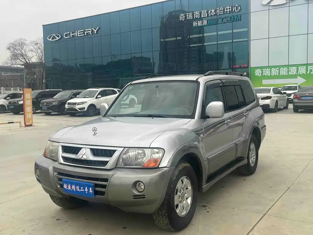 Mitsubishi Pajero 2010