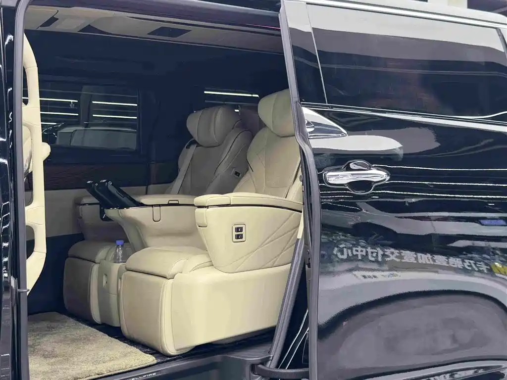 Toyota Vellfire — миниатюра 9