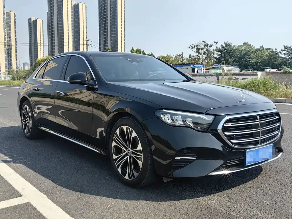 Mercedes-Benz E-Class — миниатюра 3