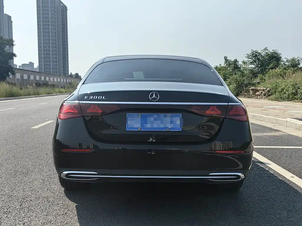 Mercedes-Benz E-Class — миниатюра 5