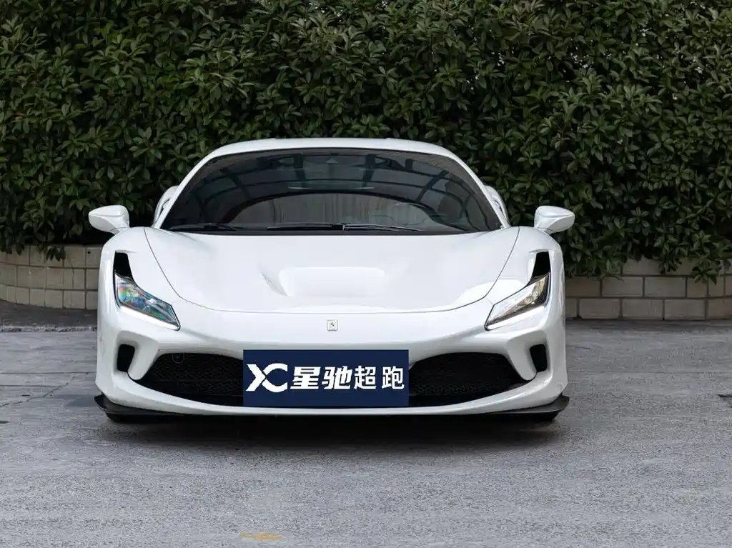 FERRARI F8