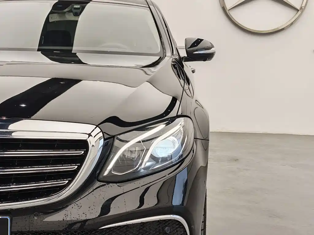 Mercedes-Benz E-Class — миниатюра 8