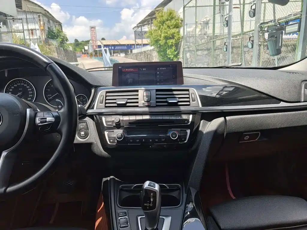 BMW 3 Series — миниатюра 10