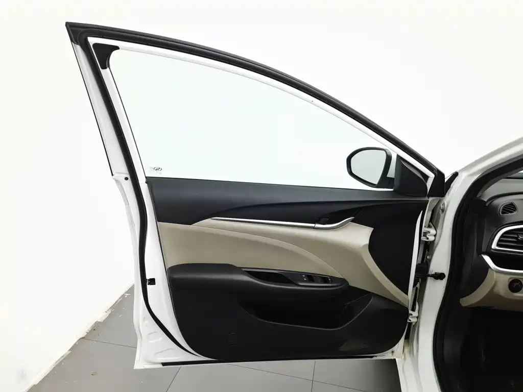 Buick Excelle — миниатюра 8
