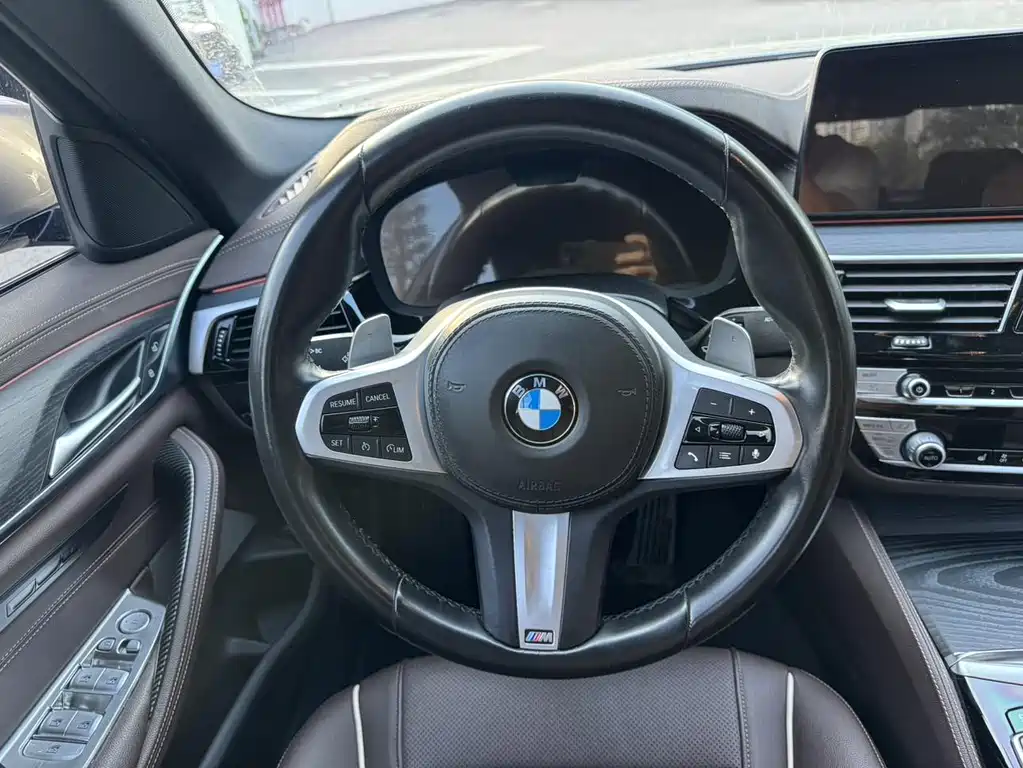 BMW 5 Series — миниатюра 17